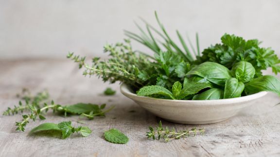 Recettes de saison : zoom sur les herbes aromatiques du moment