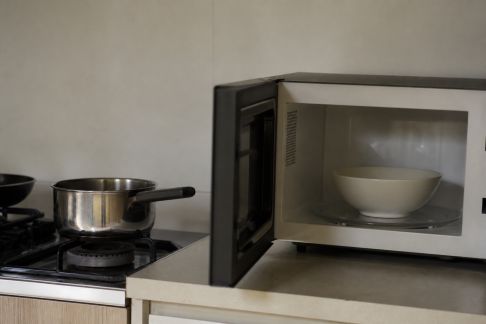 Comparatif : recettes faciles à la casserole ou au micro-ondes, le match