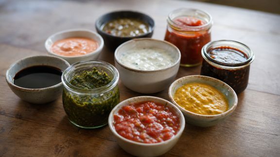 Quelles sauces du monde adopter pour réveiller vos plats ?