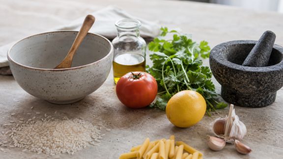 Recettes mondiales faciles : l’essentiel pour débuter sans stress