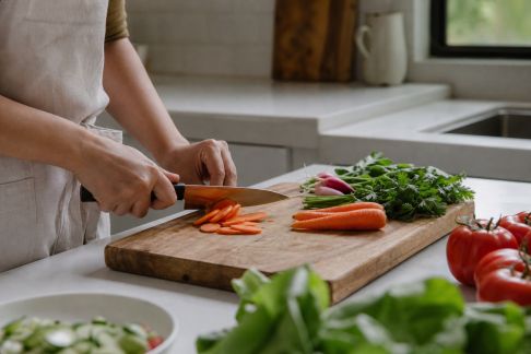 Astuces cuisine : 7 gestes qui font gagner du temps chaque semaine